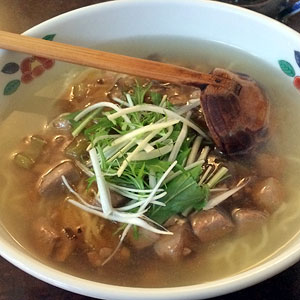 三崎まぐろラーメンをうらり近くの港楽亭で食べてきた