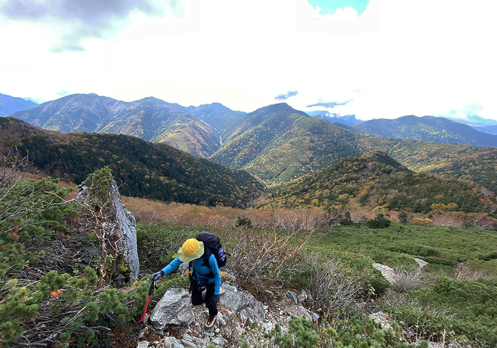 本谷山から塩見小屋へ向かう